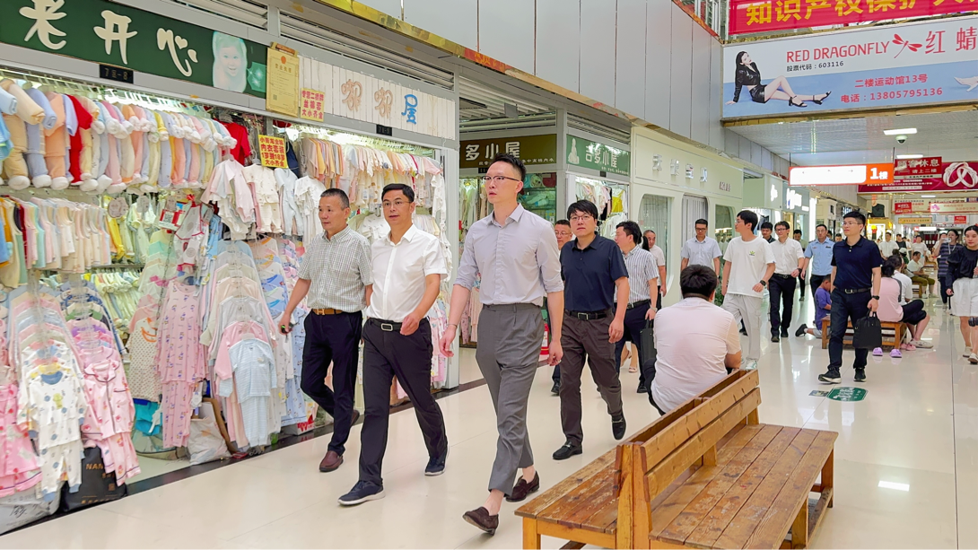 繃緊“安全弦”，把好“節(jié)前關(guān)”！拱墅區(qū)區(qū)領(lǐng)導(dǎo)蒞臨錢江商城開展節(jié)前安全生產(chǎn)檢查