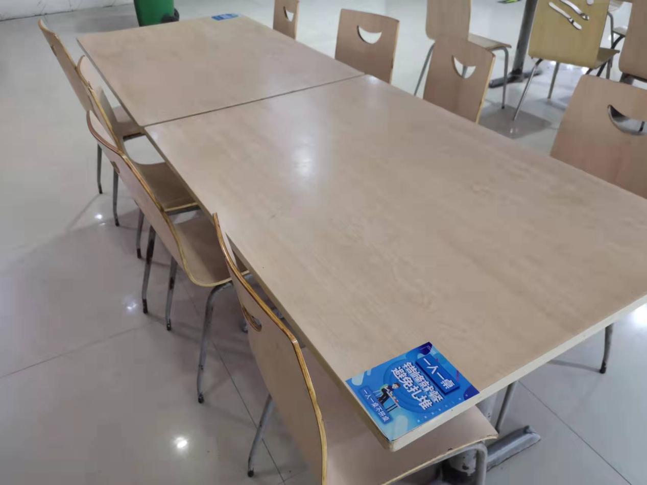 錢江商城采用隔桌用餐，顧客吃得放心安心舒心
