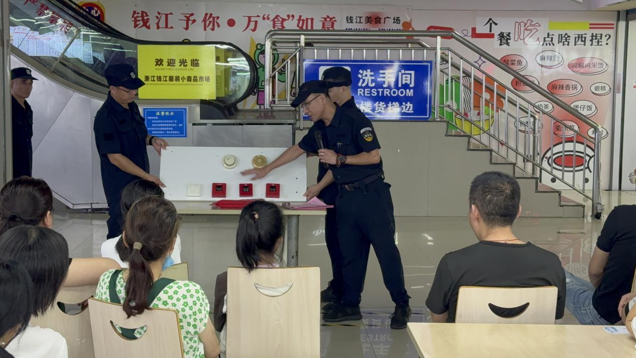 守護(hù)“煙火氣”！——錢江商城開展美食廣場商戶消防安全知識培訓(xùn)