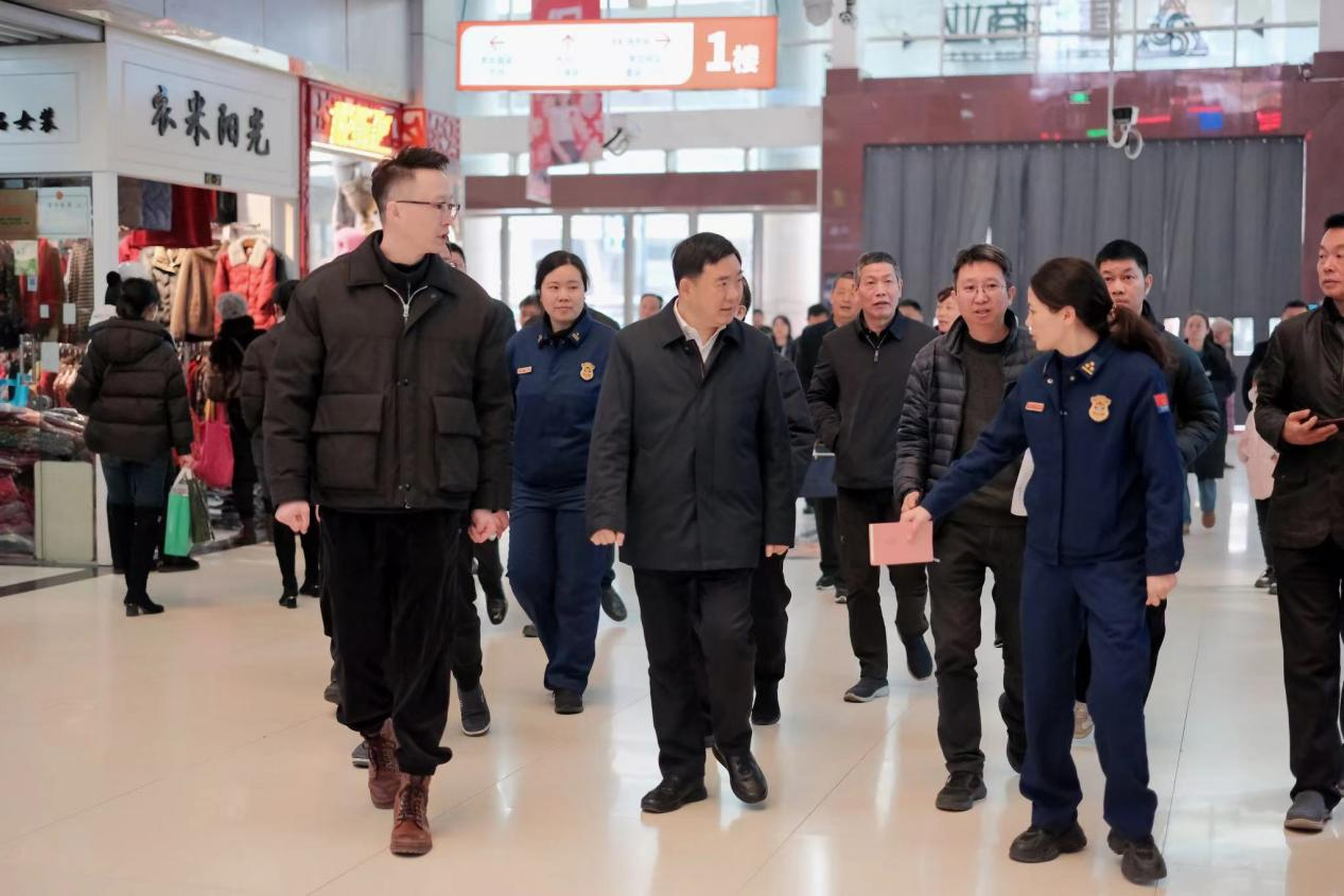 省、市、區(qū)領(lǐng)導(dǎo)蒞臨錢江商城指導(dǎo)安全生產(chǎn)工作
